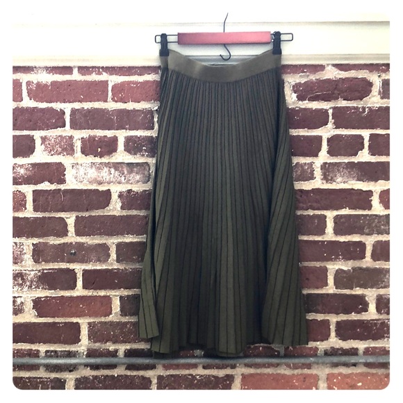 Ann Taylor Dresses & Skirts - Green midi Ann Taylor skirt